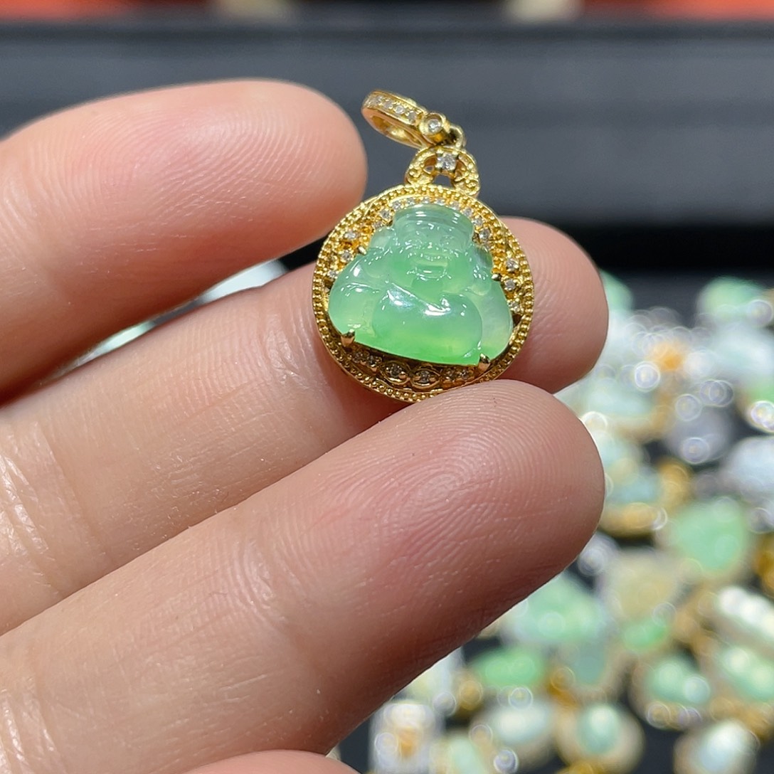 翡翠颈饰18K金镶嵌钢****）