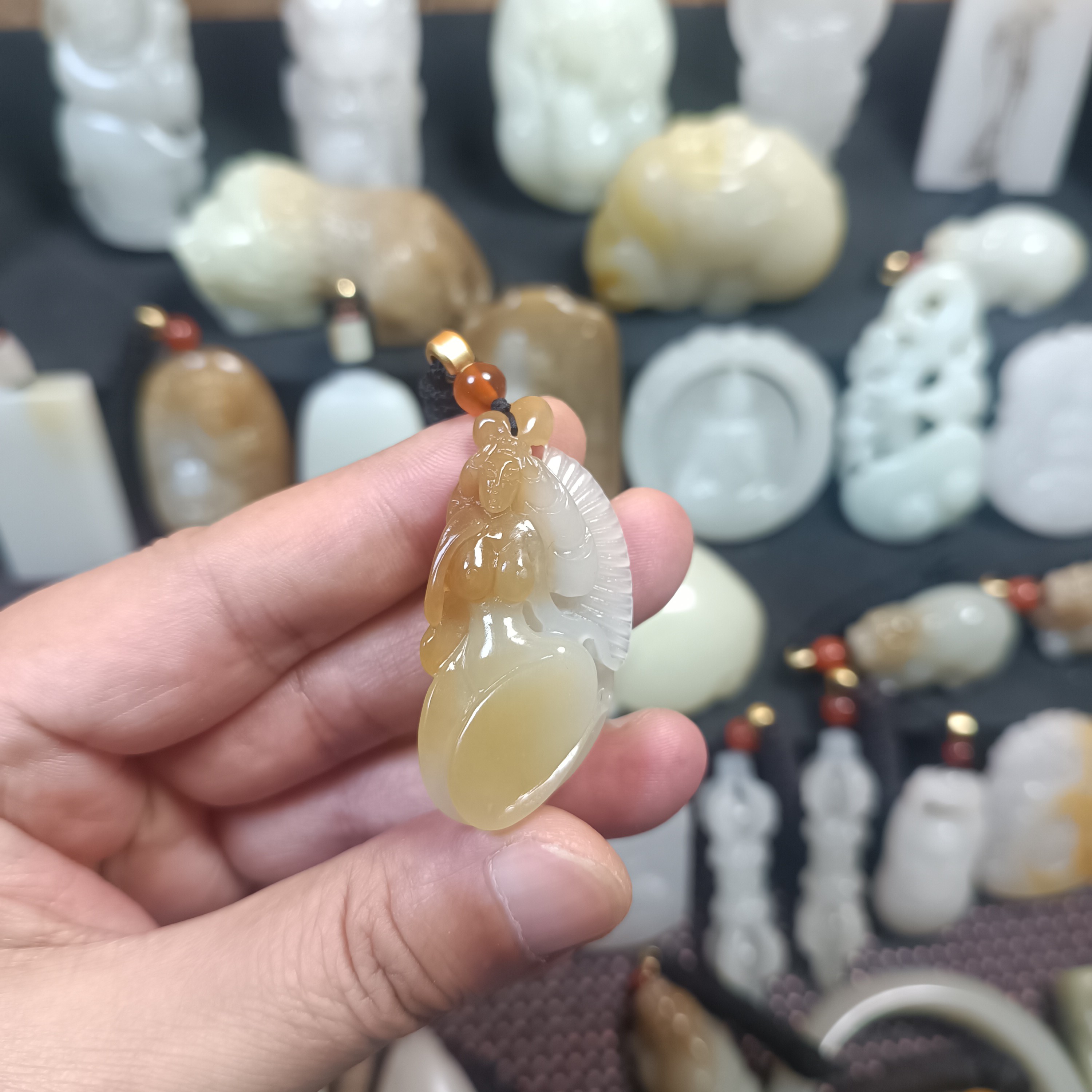 精品和田玉挂件国色天香