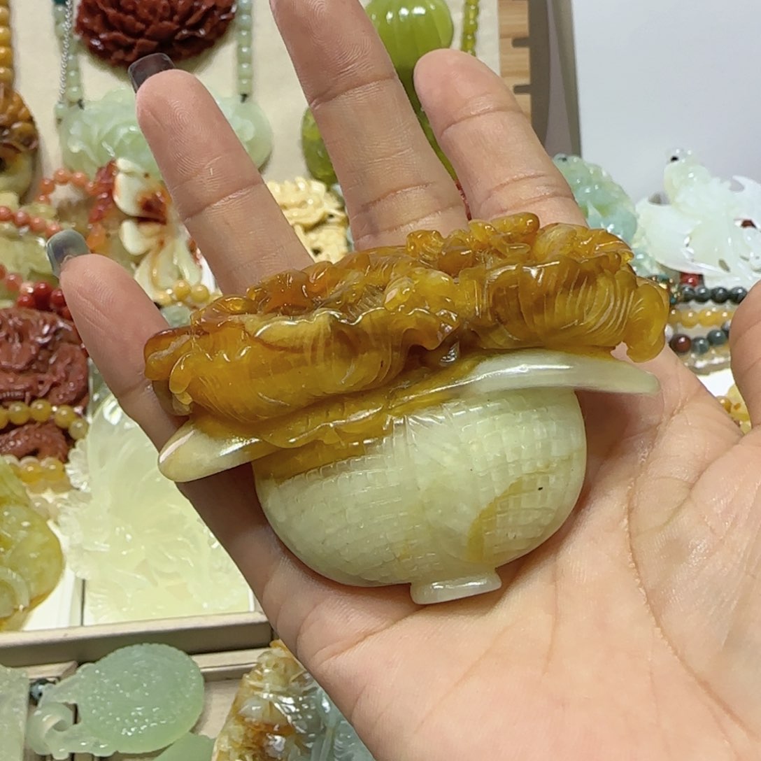 未镶嵌蛇纹石玉吊坠