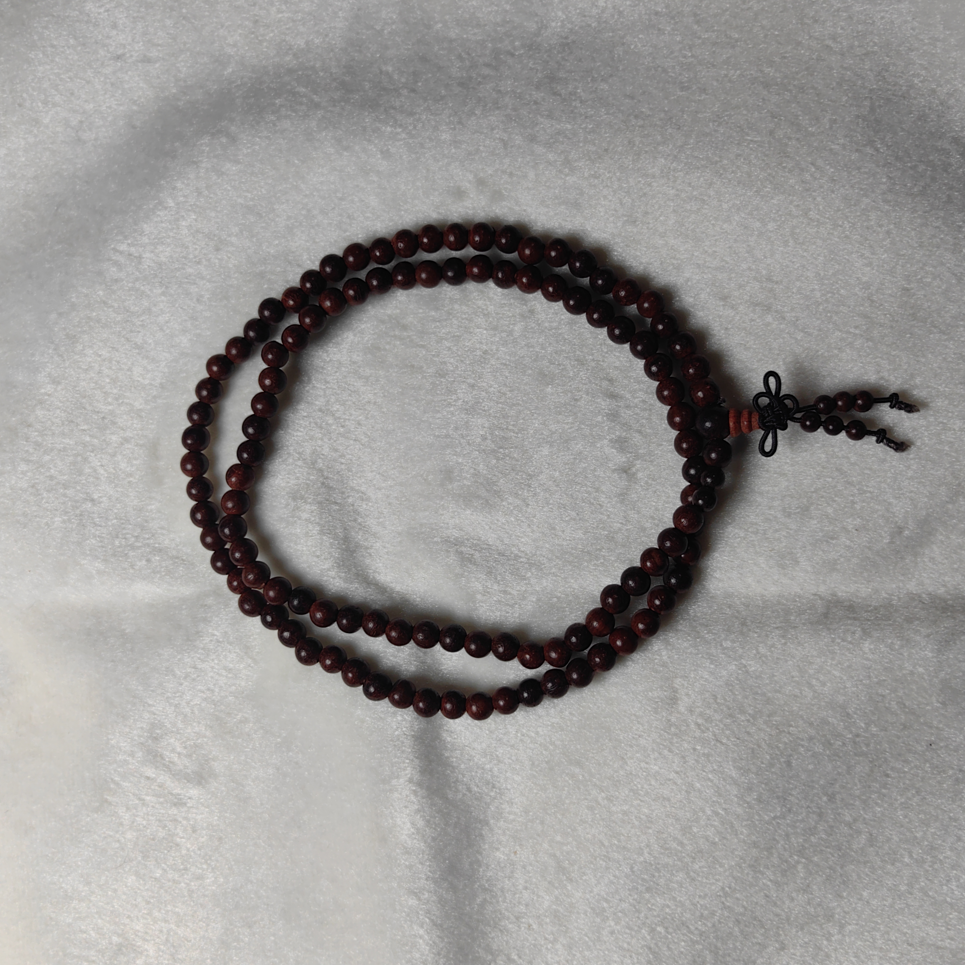 精选天然材质手串，多款式佛珠尽显古朴韵味