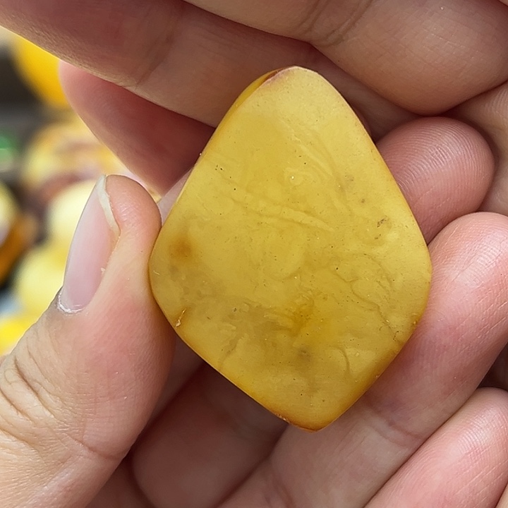 蜜蜡裸石未镶嵌随行