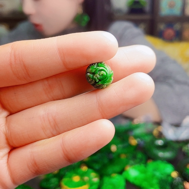翡翠未镶嵌颈饰多样性