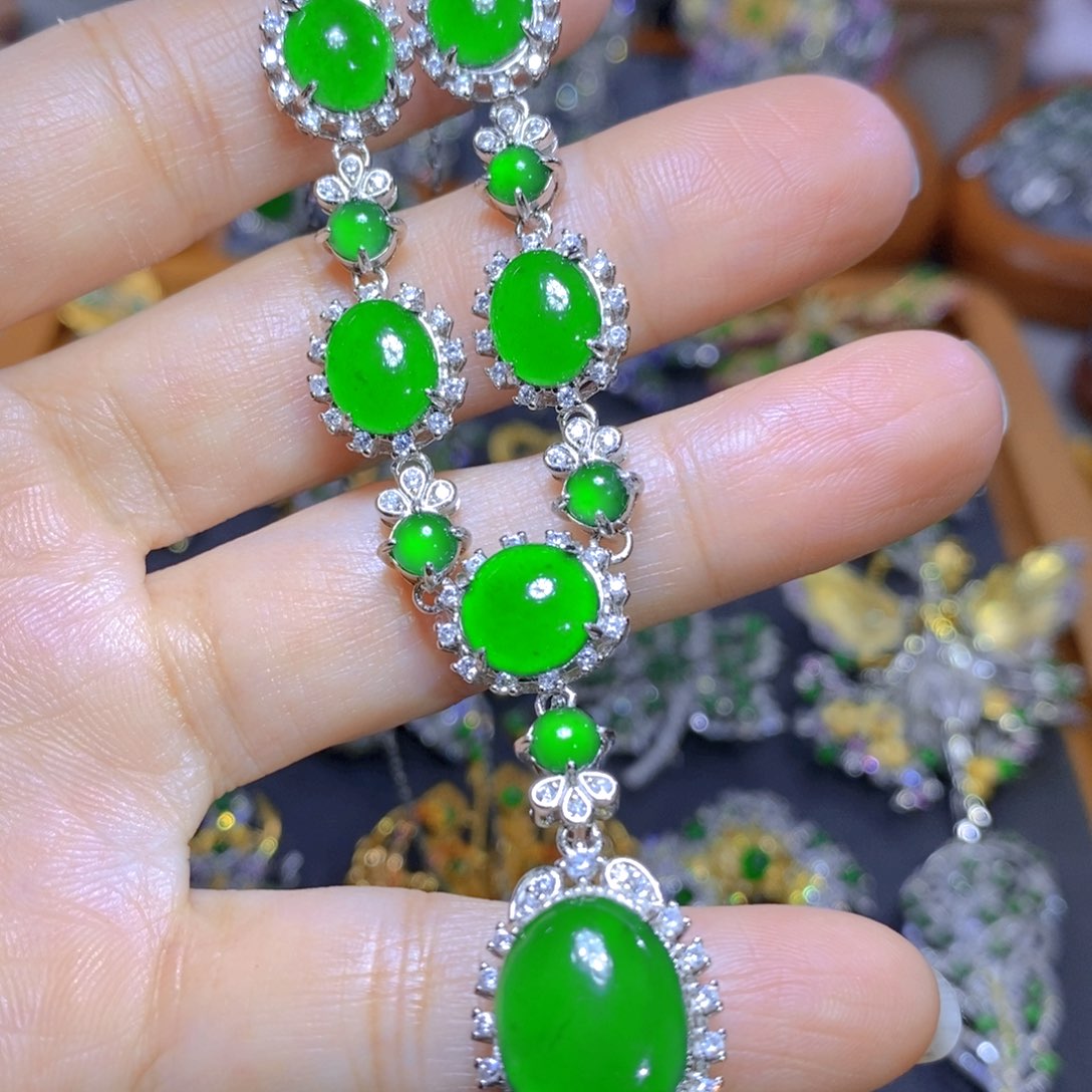 翡翠颈饰银S925镶嵌天然翡翠