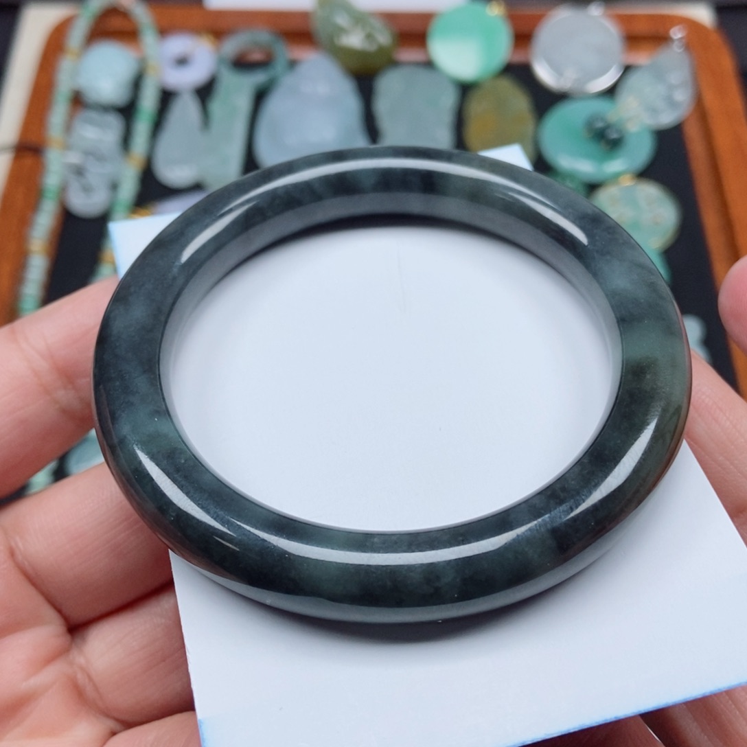 翡翠颈饰未镶嵌英*