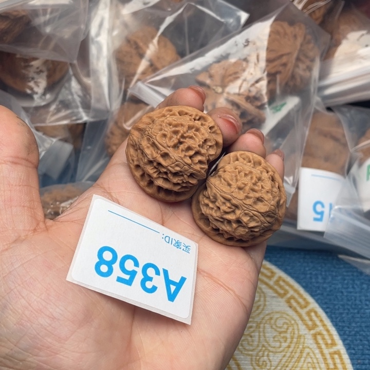 文玩核桃吊坠核桃
