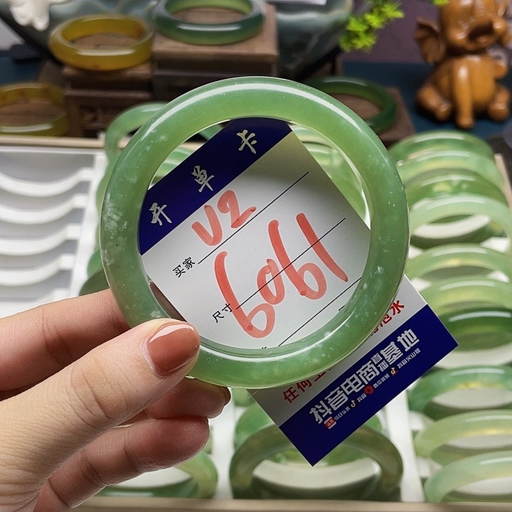 蛇纹石玉手镯未镶嵌