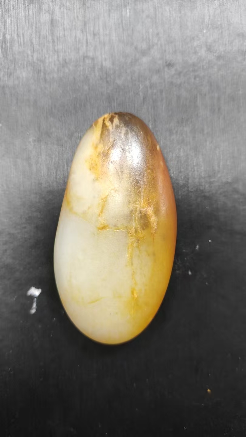 巴依哥精美和田玉68.5克