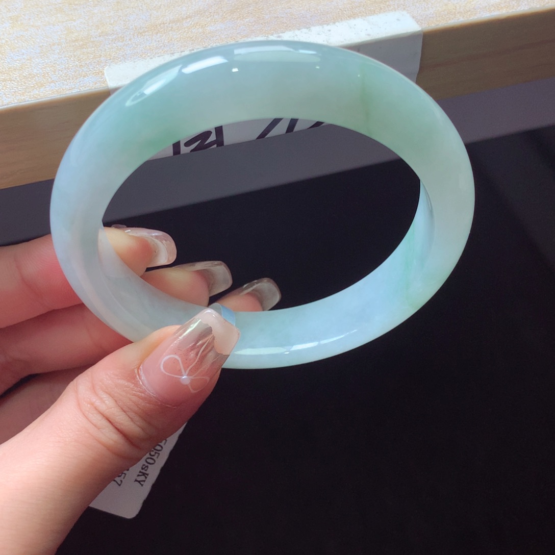 翡翠手镯未镶嵌手镯