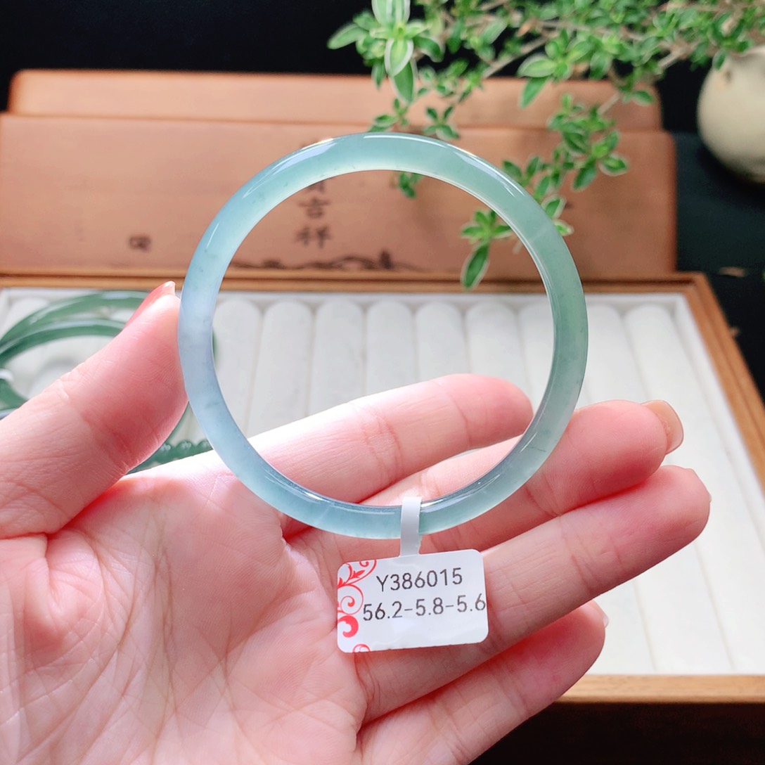 未镶嵌手镯（圆镯）翡翠