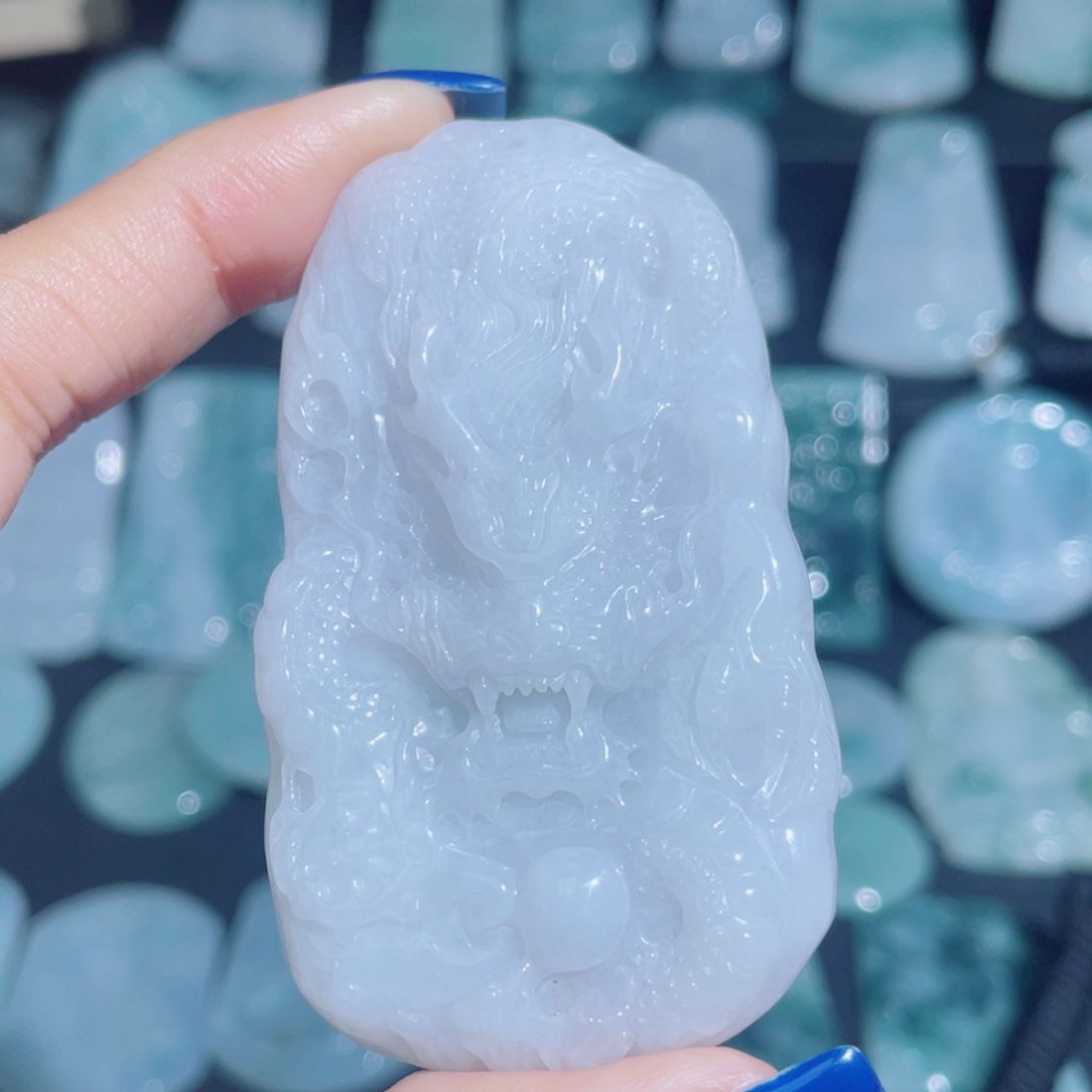 翡翠未镶嵌颈饰龙牌