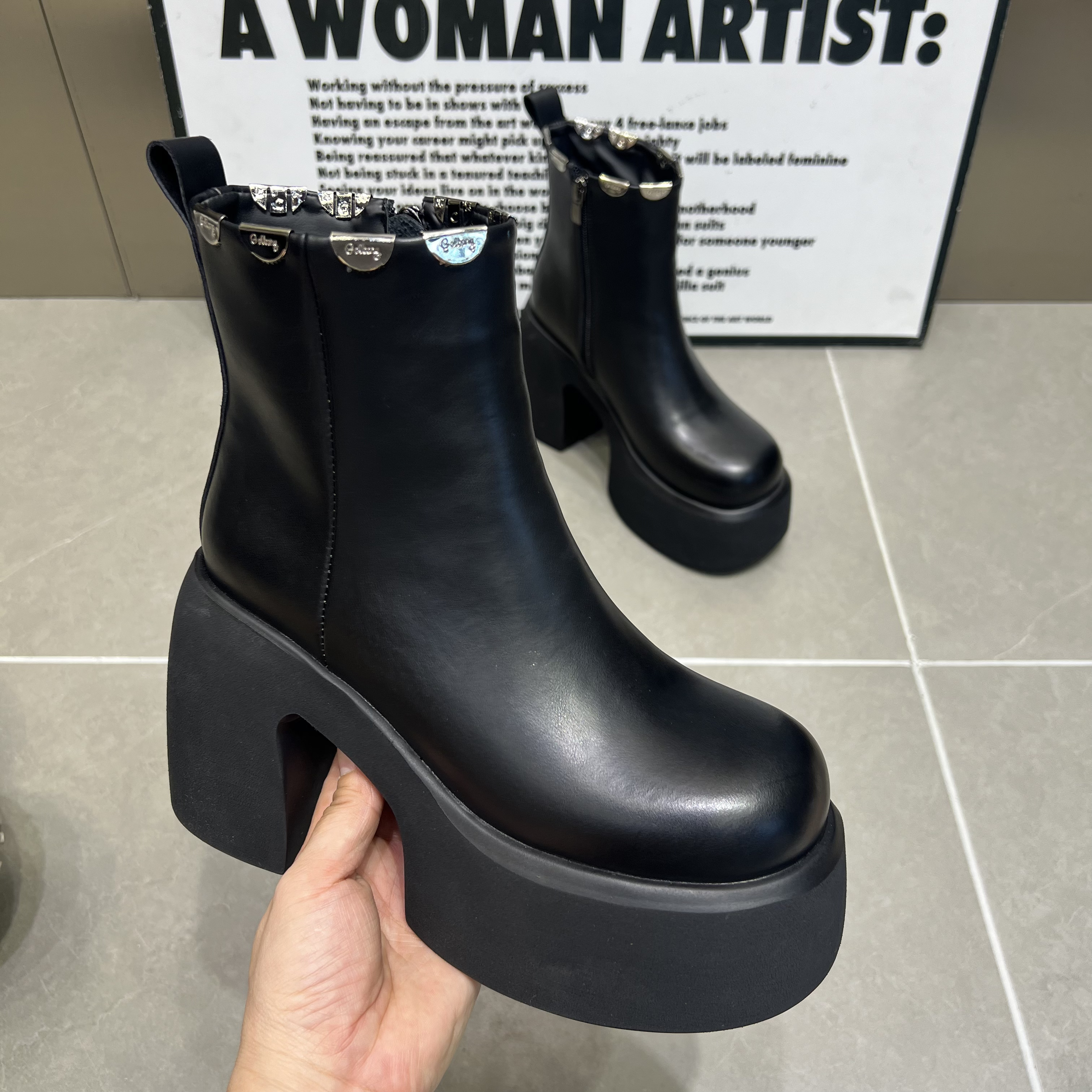 主播推荐2025年高跟厚底内拉链时尚一脚蹬短靴