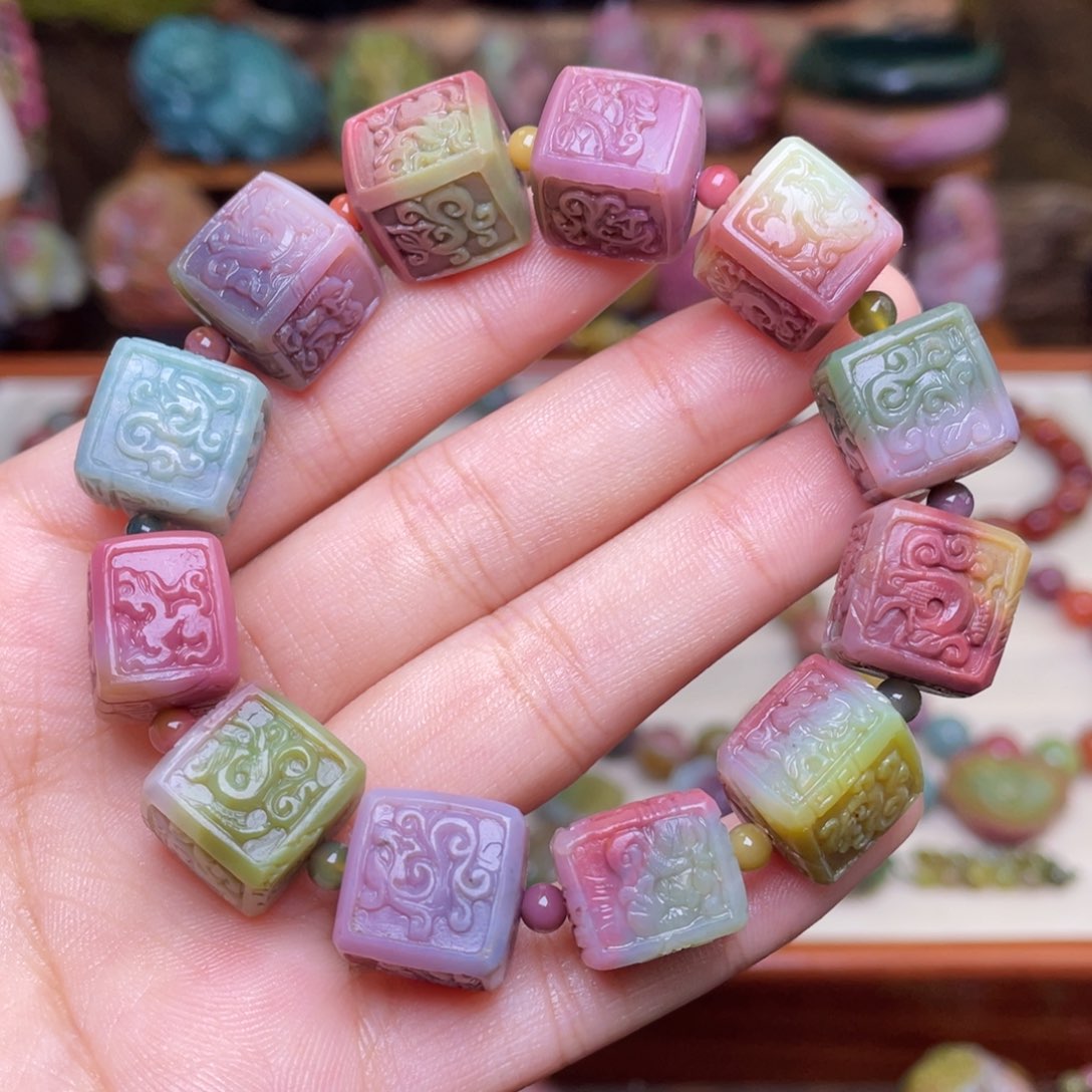 玛瑙/玉髓珠宝半成品未镶嵌国***芝盐源玛瑙炫彩彩虹方糖手串