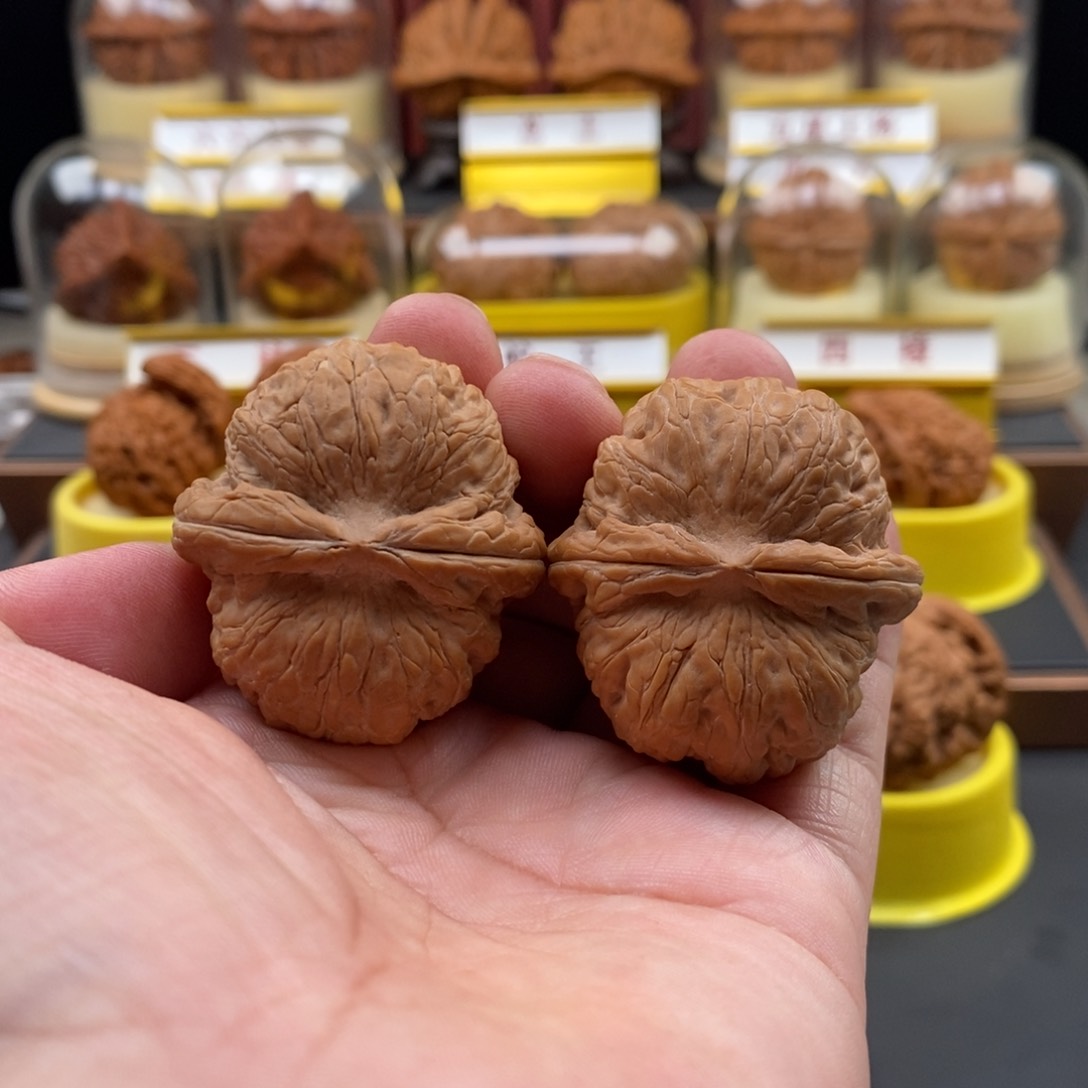 文玩核桃吊坠平谷元宝，全品，尺寸42