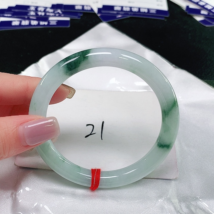 翡翠手镯（圆镯）未镶嵌