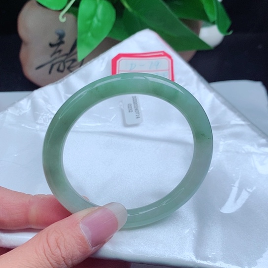 翡翠手镯未镶嵌    圆条53