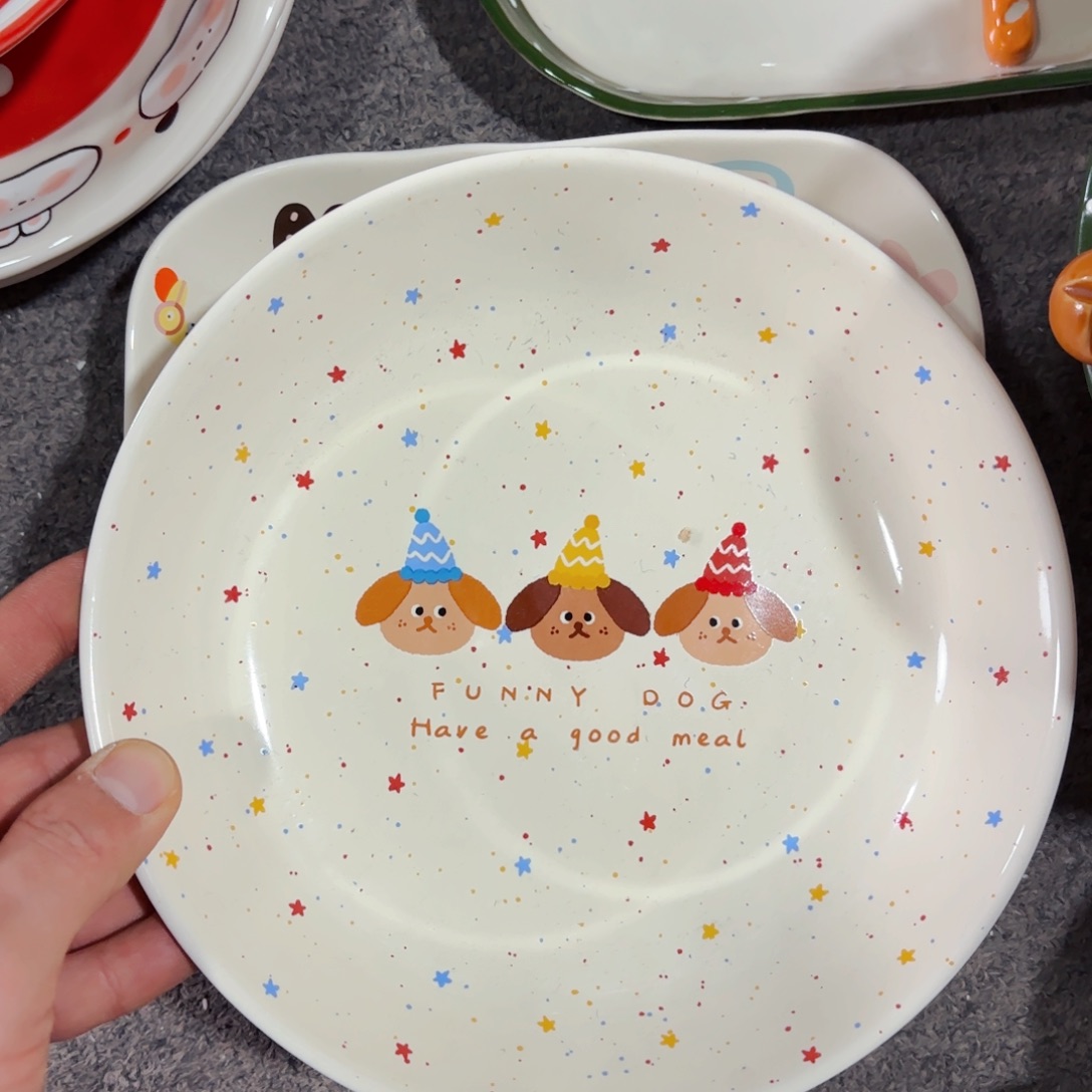 白瓷三只小狗八寸圆盘