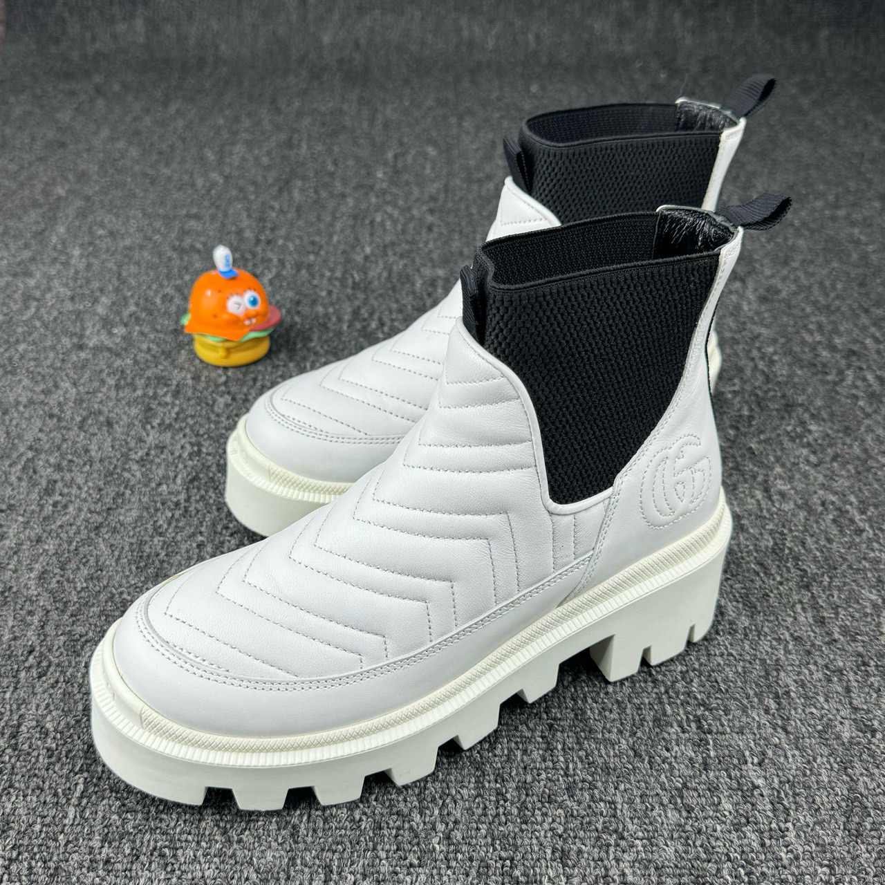 Gucci古驰黑白短靴 尺码：35.5 HB556
