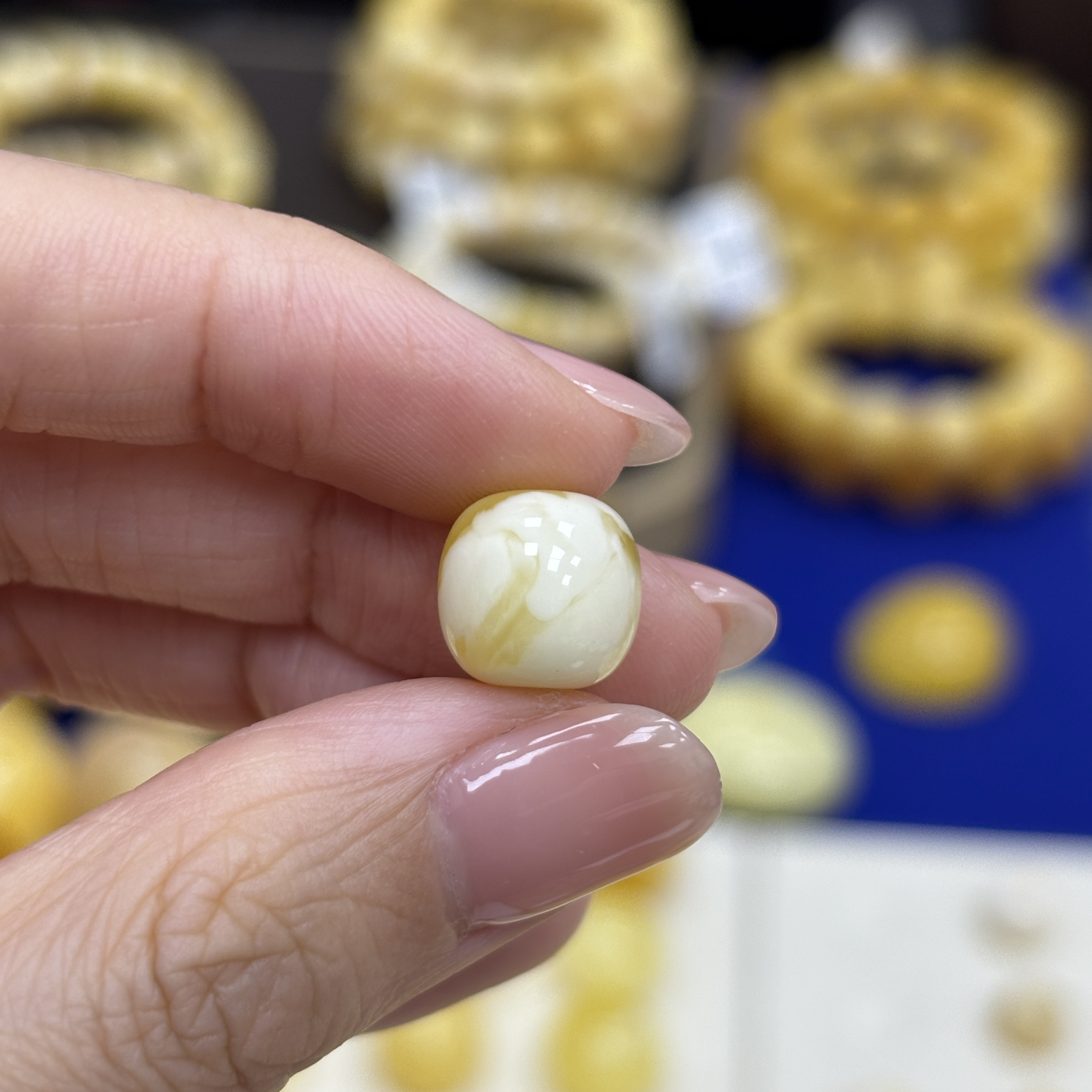 10.5*10.0mm 小妖珠宝天然原矿琥珀蜜蜡