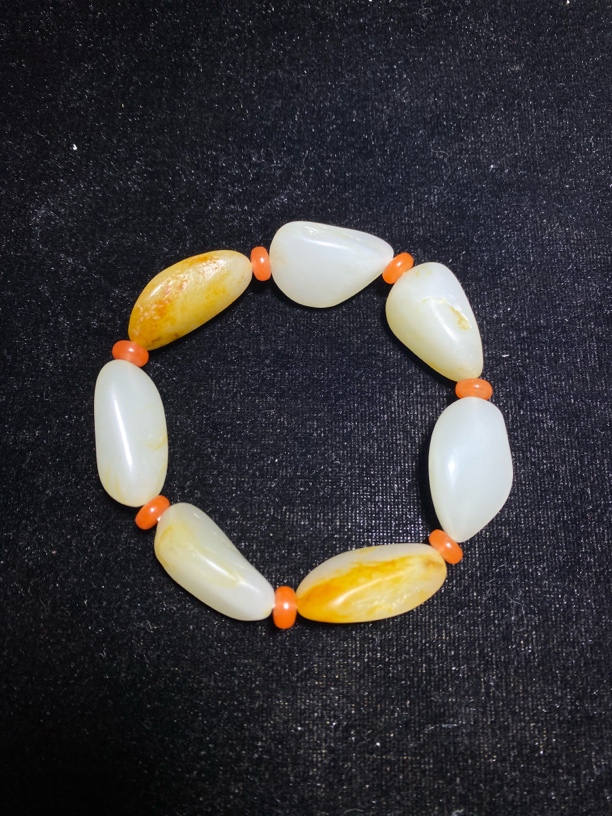 新疆和田玉手串66.6克