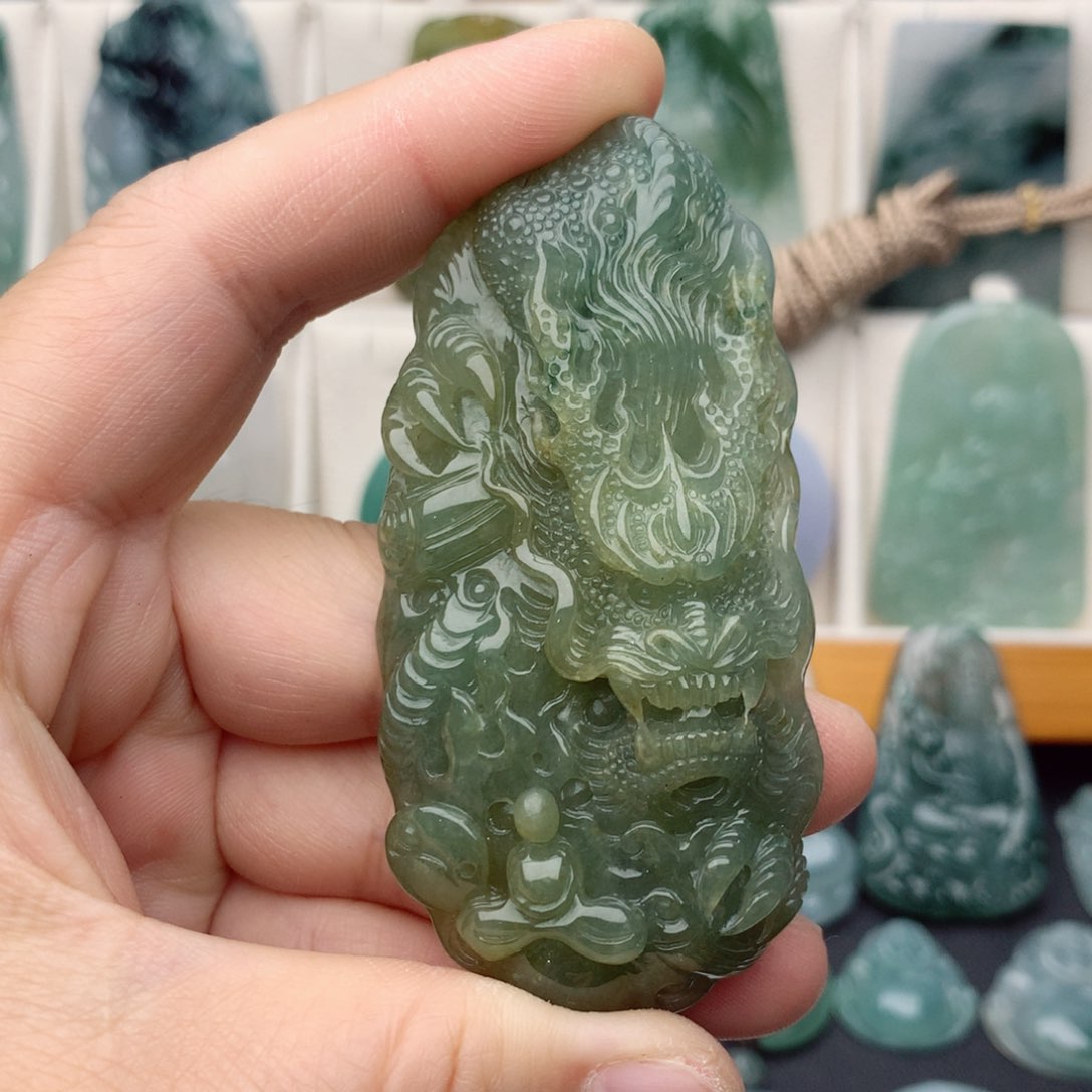 翡翠未镶嵌颈饰熊*-，