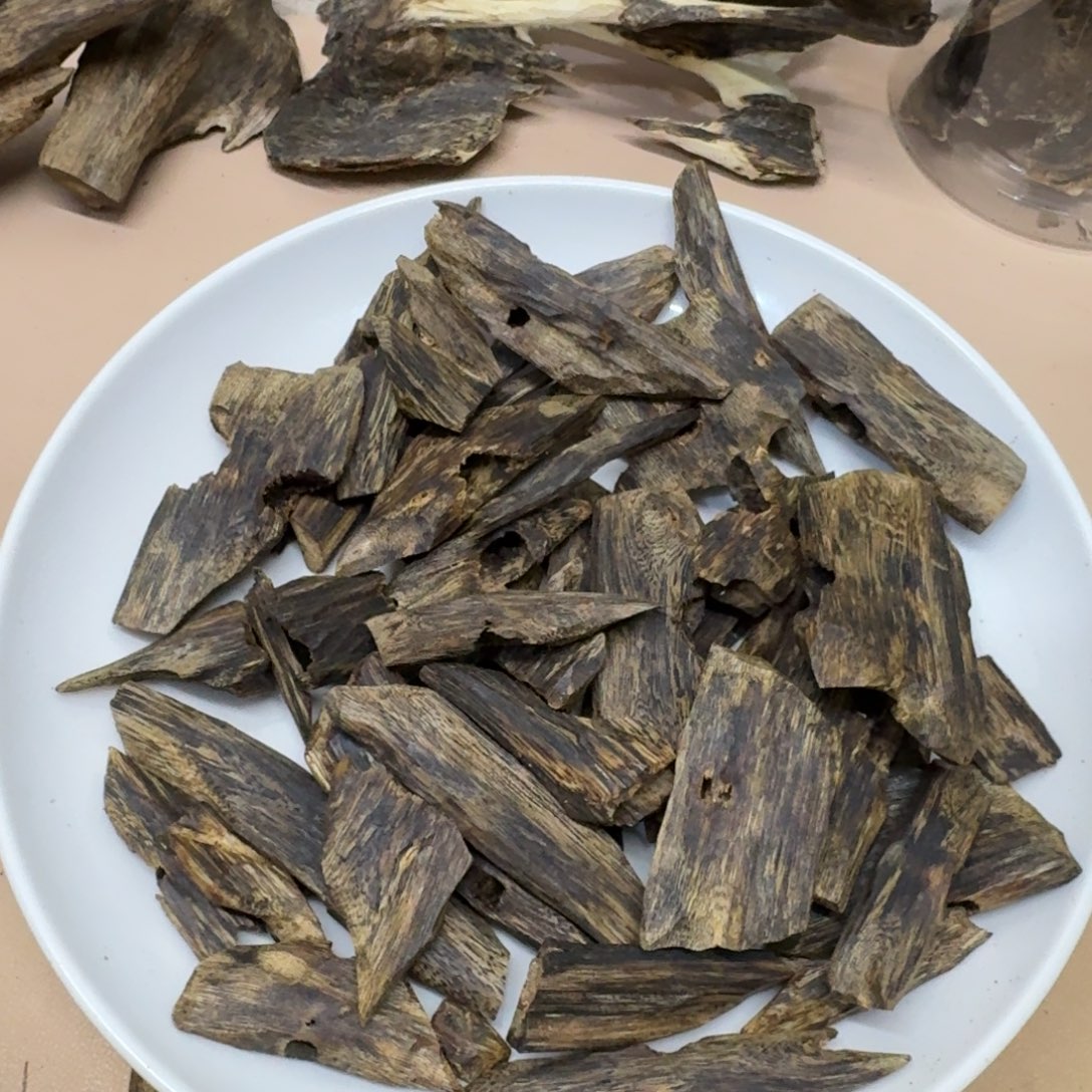 沉香碎屑沉香汝湖高油块料+1个蜡烛炉