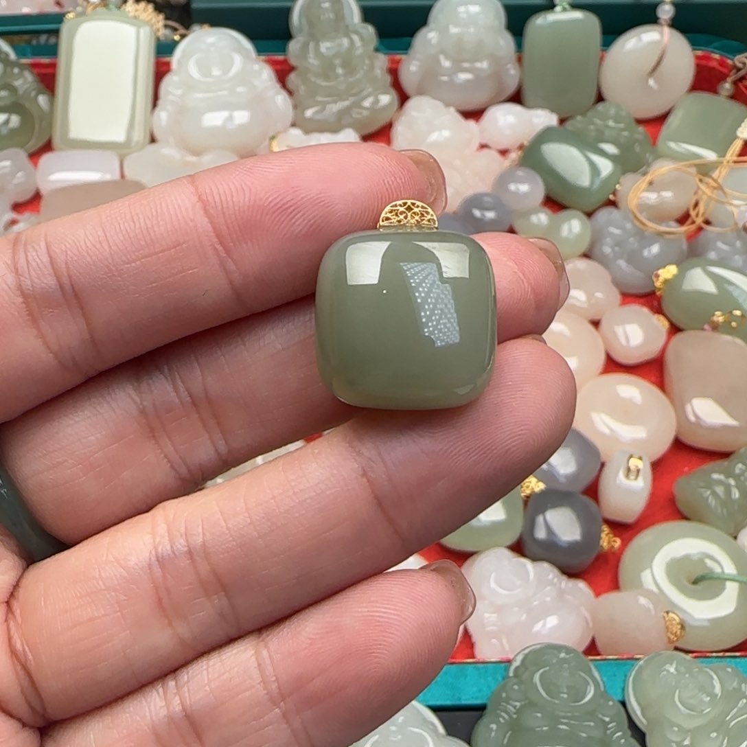 和田玉颈饰未镶嵌?****?