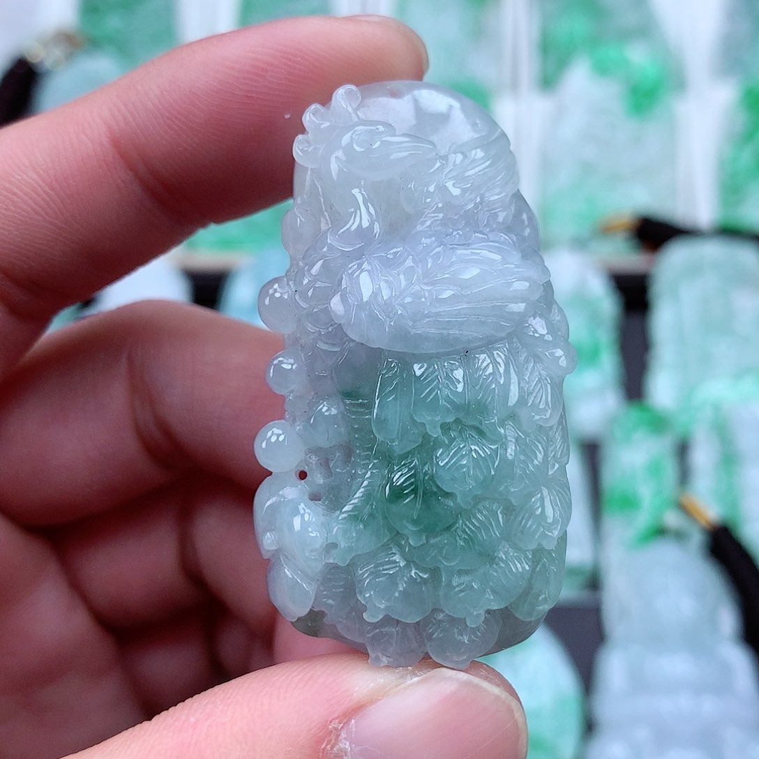 翡翠颈饰未镶嵌翡翠吊坠