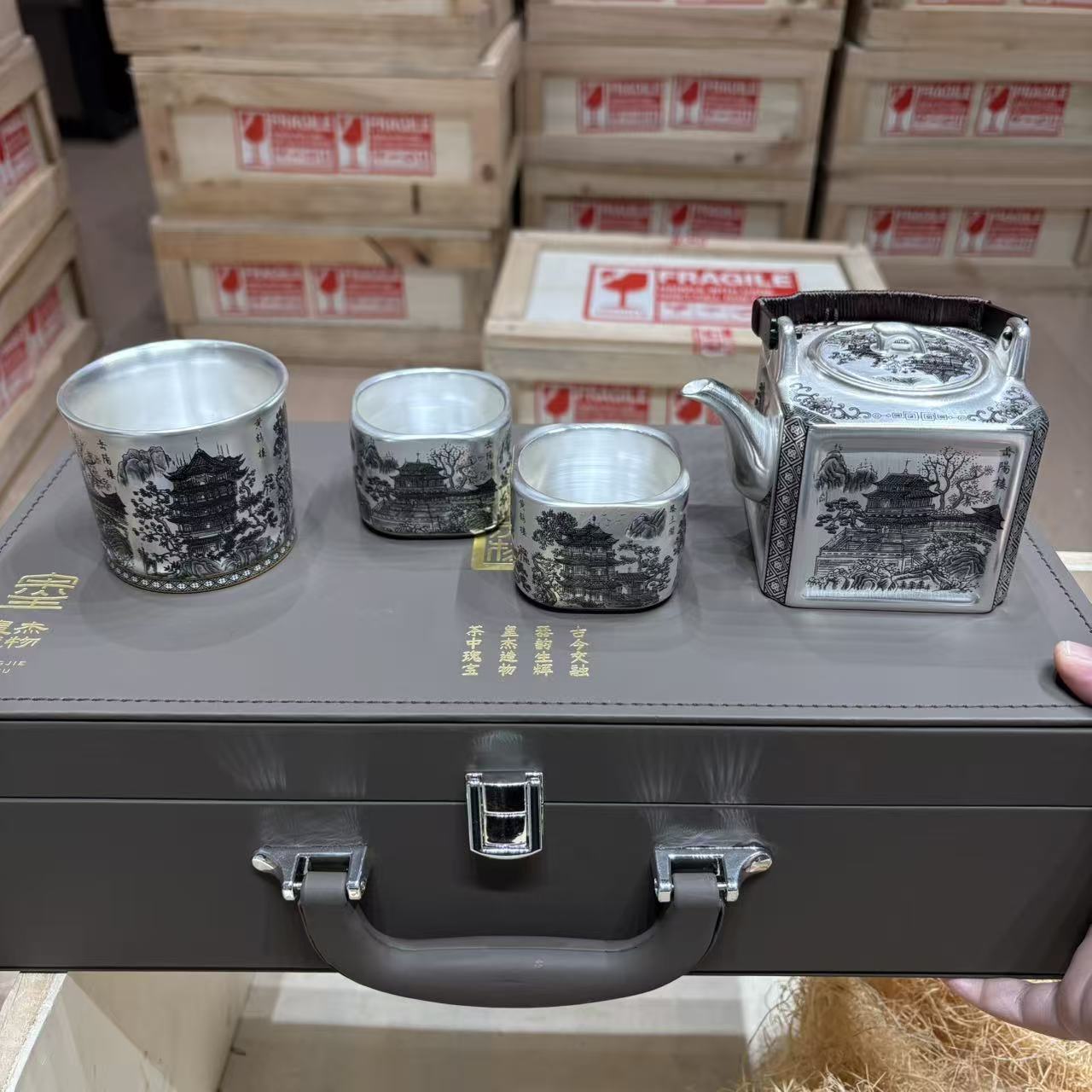 6店 周鸿杰手作鎏银四大名楼提梁壶套组 6353