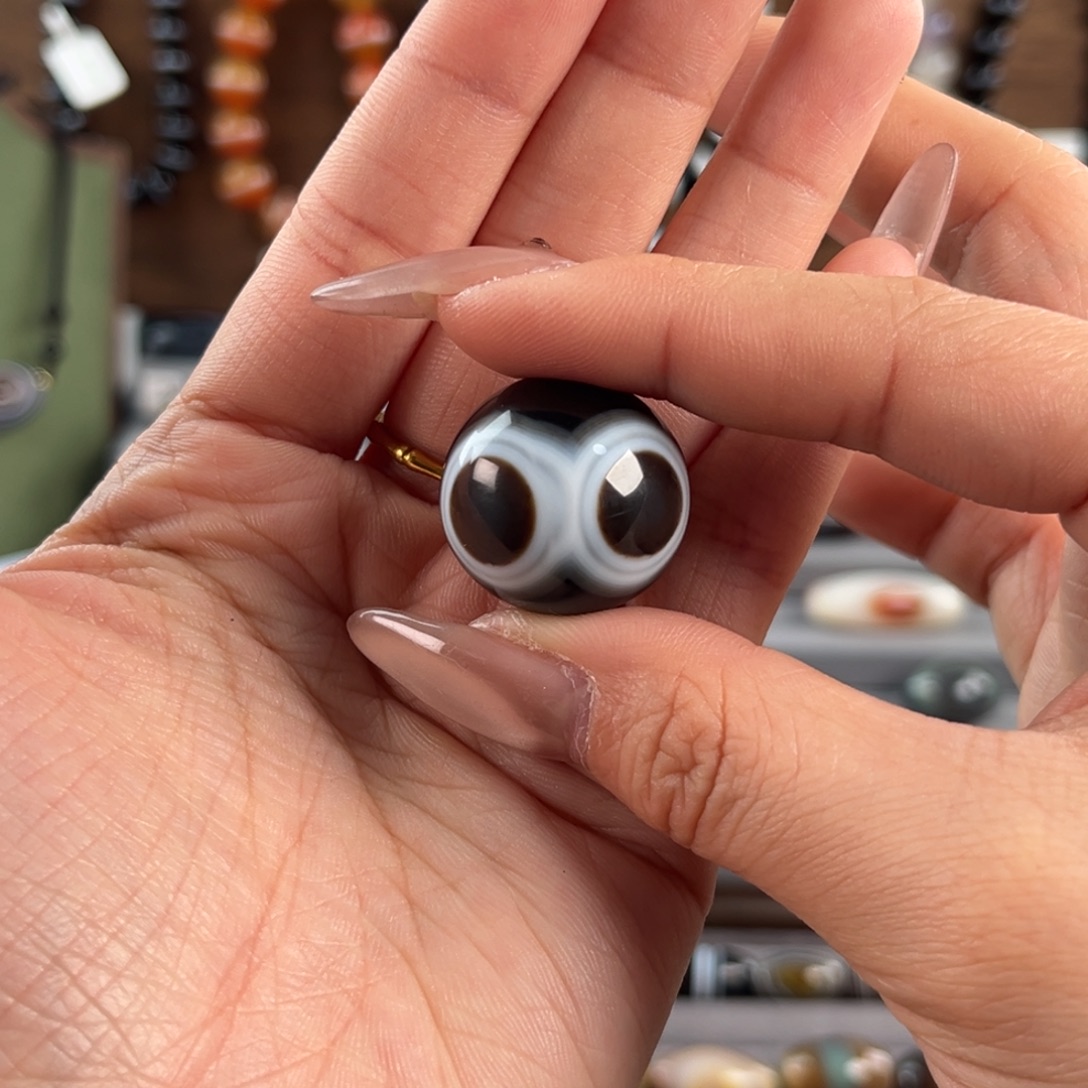 随***的玛瑙/玉髓合金珠宝奇石