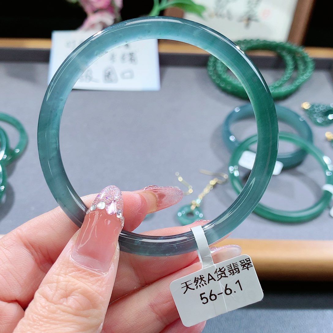 翡翠手镯（圆镯）未镶嵌