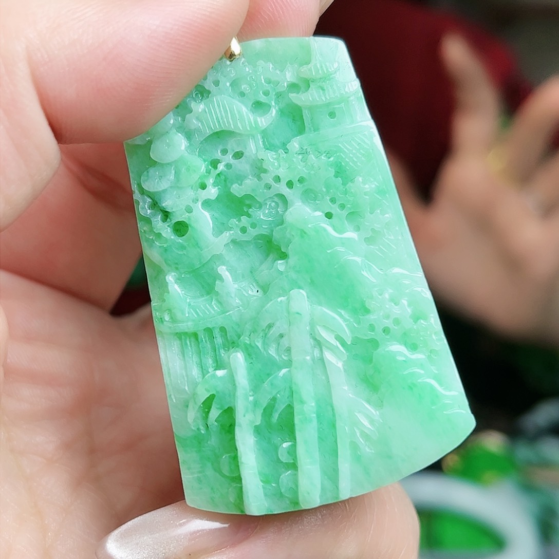 翡翠颈饰18K金镶嵌吊坠