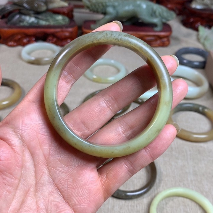 和田玉（糖玉）未镶嵌手镯