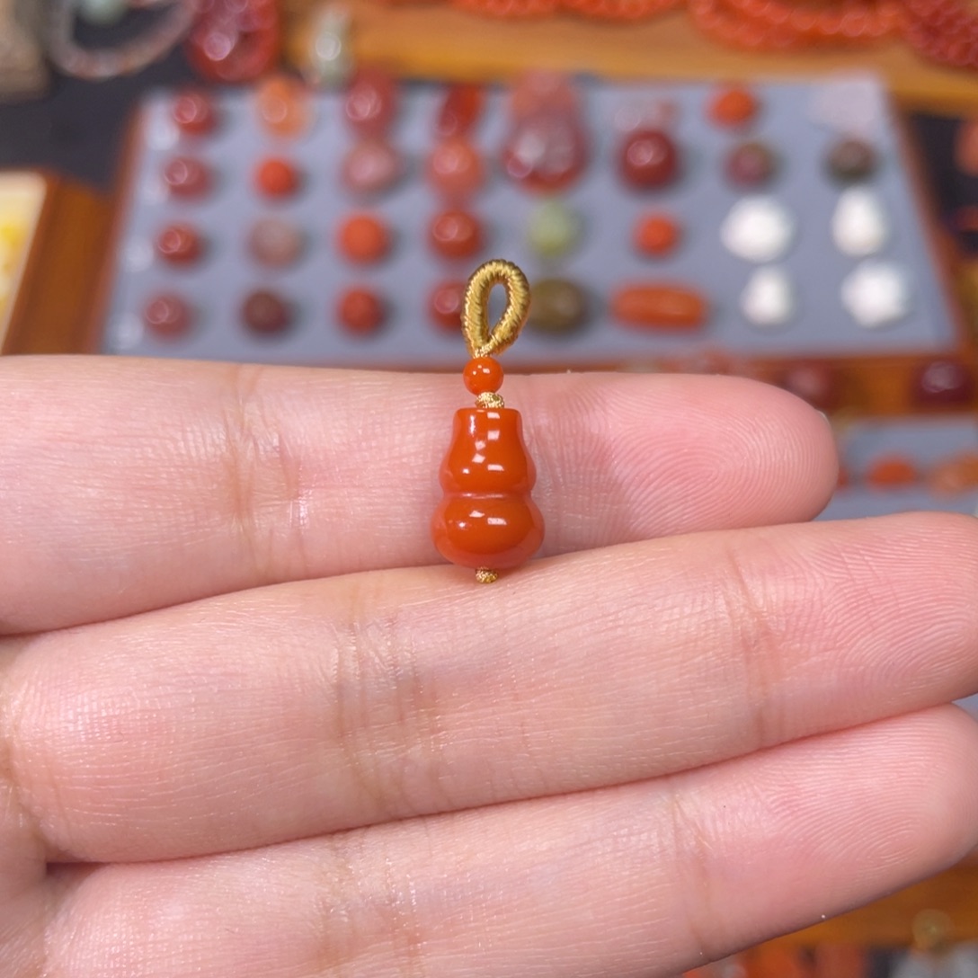 南红玛瑙未镶嵌满肉小葫芦卡8