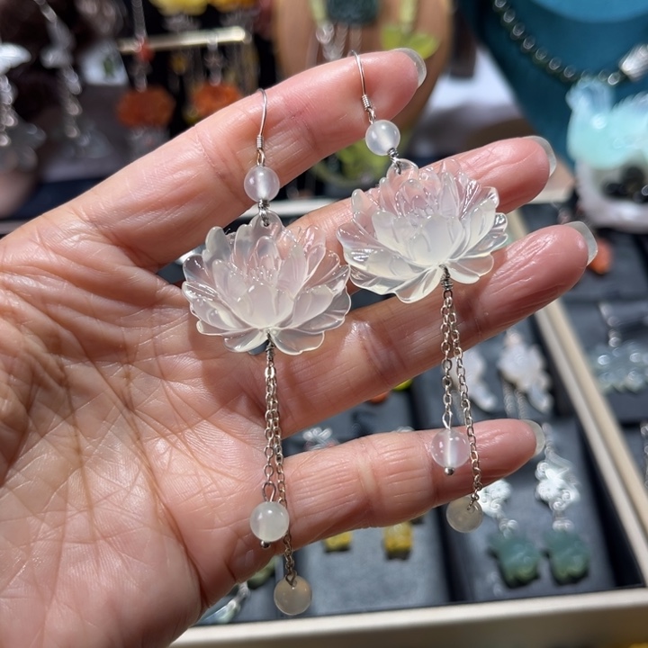 未镶嵌蛇纹石玉耳饰