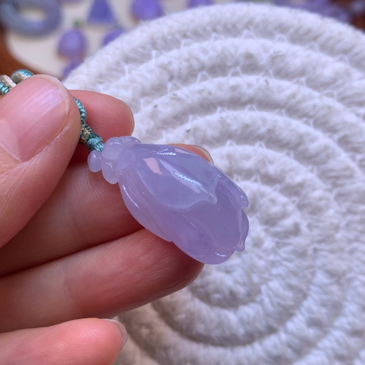 翡翠未镶嵌颈饰冰紫玉兰花