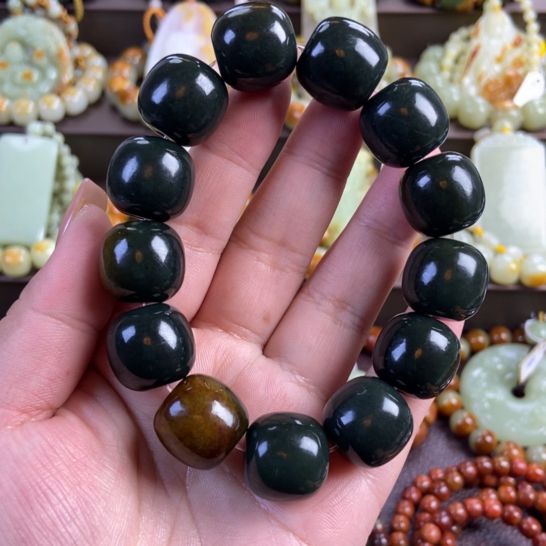 窗***透闪石质玉未镶嵌手串