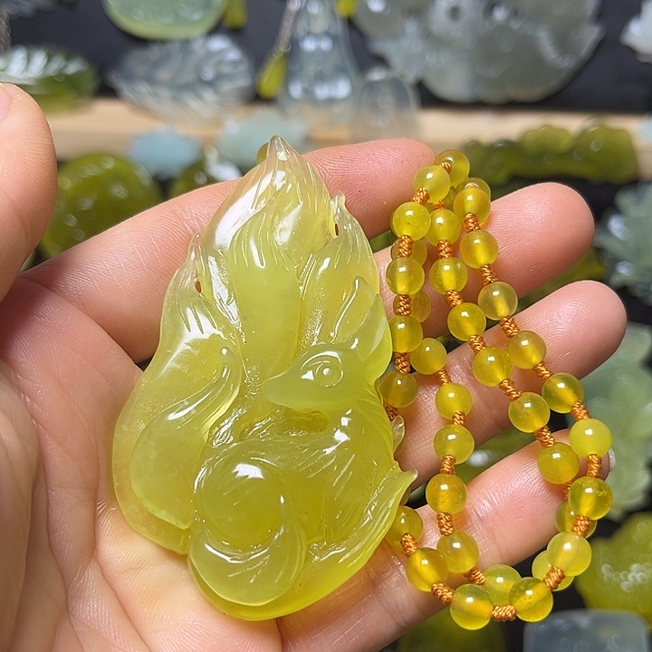 蛇纹石玉未镶嵌颈饰