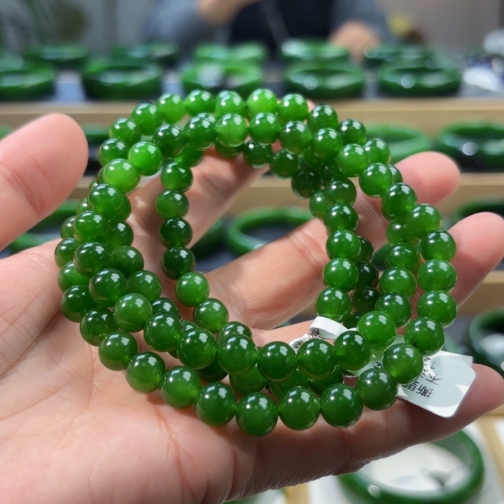 颈饰未镶嵌和田玉（碧玉）