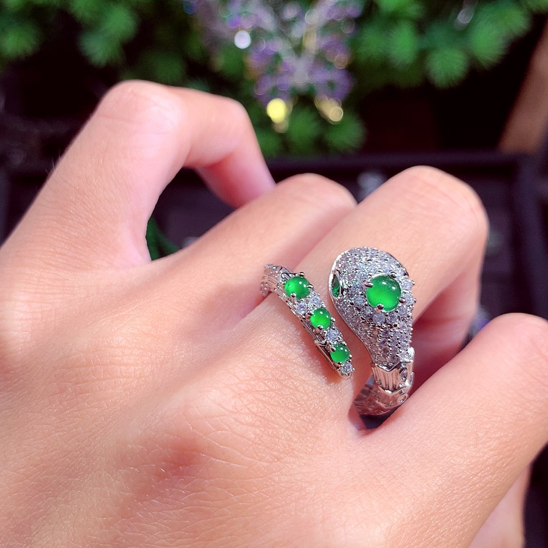 颈饰未镶嵌翡翠天然