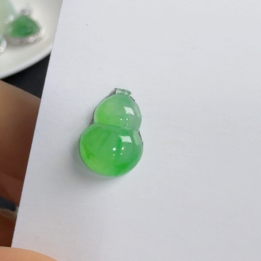 翡翠未镶嵌颈饰葫芦