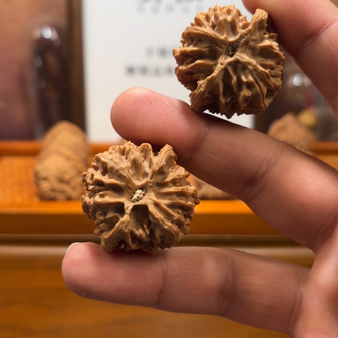 文玩核桃吊坠无药球体苹果园边35.9(Q6097)