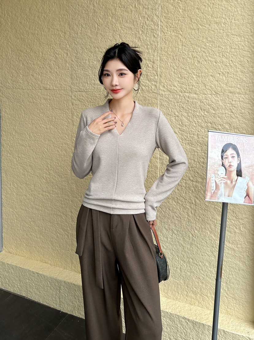 （6766）V领长袖休闲风女设计感显瘦紧身加厚双面暖绒打底衫 