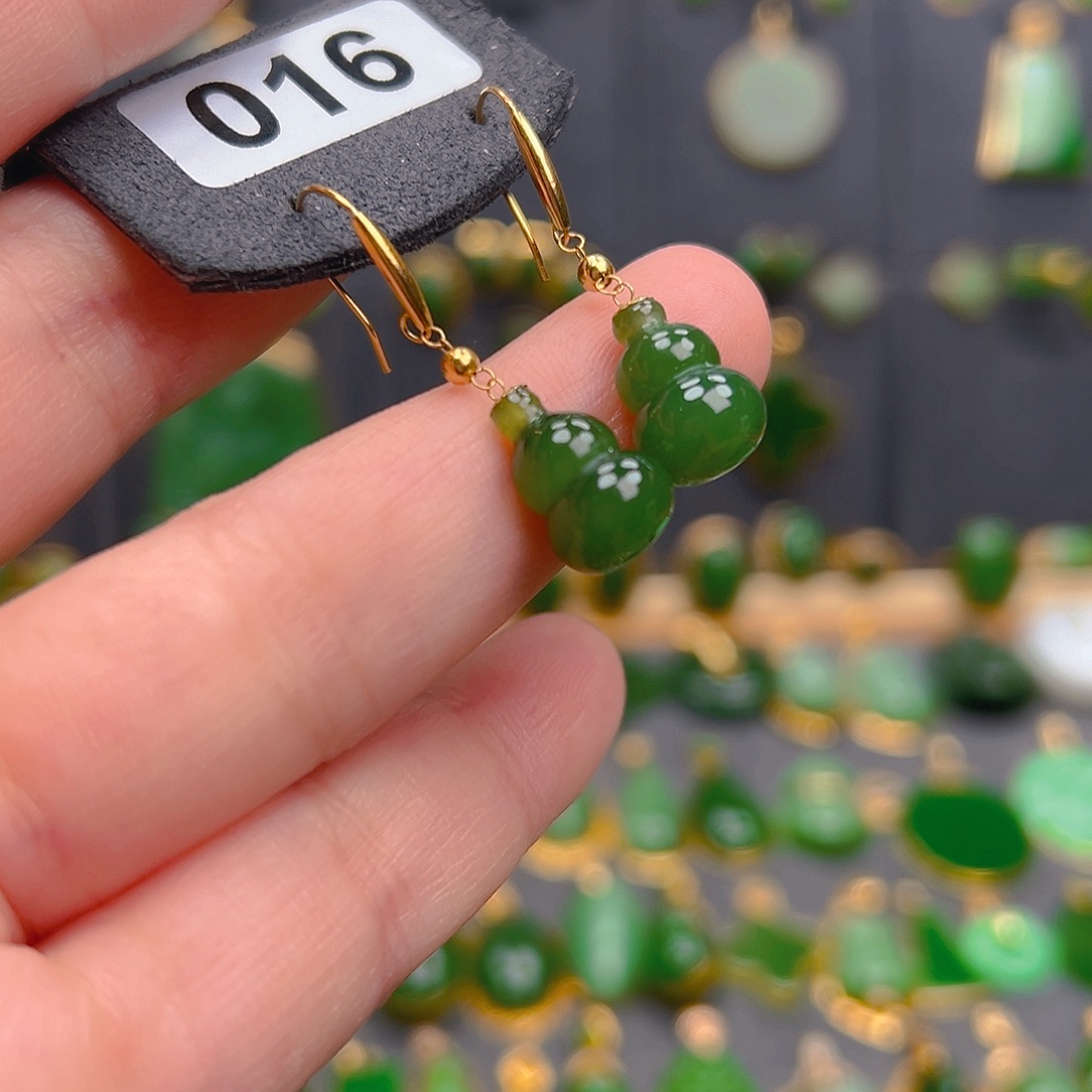 和田玉18K金镶嵌耳饰