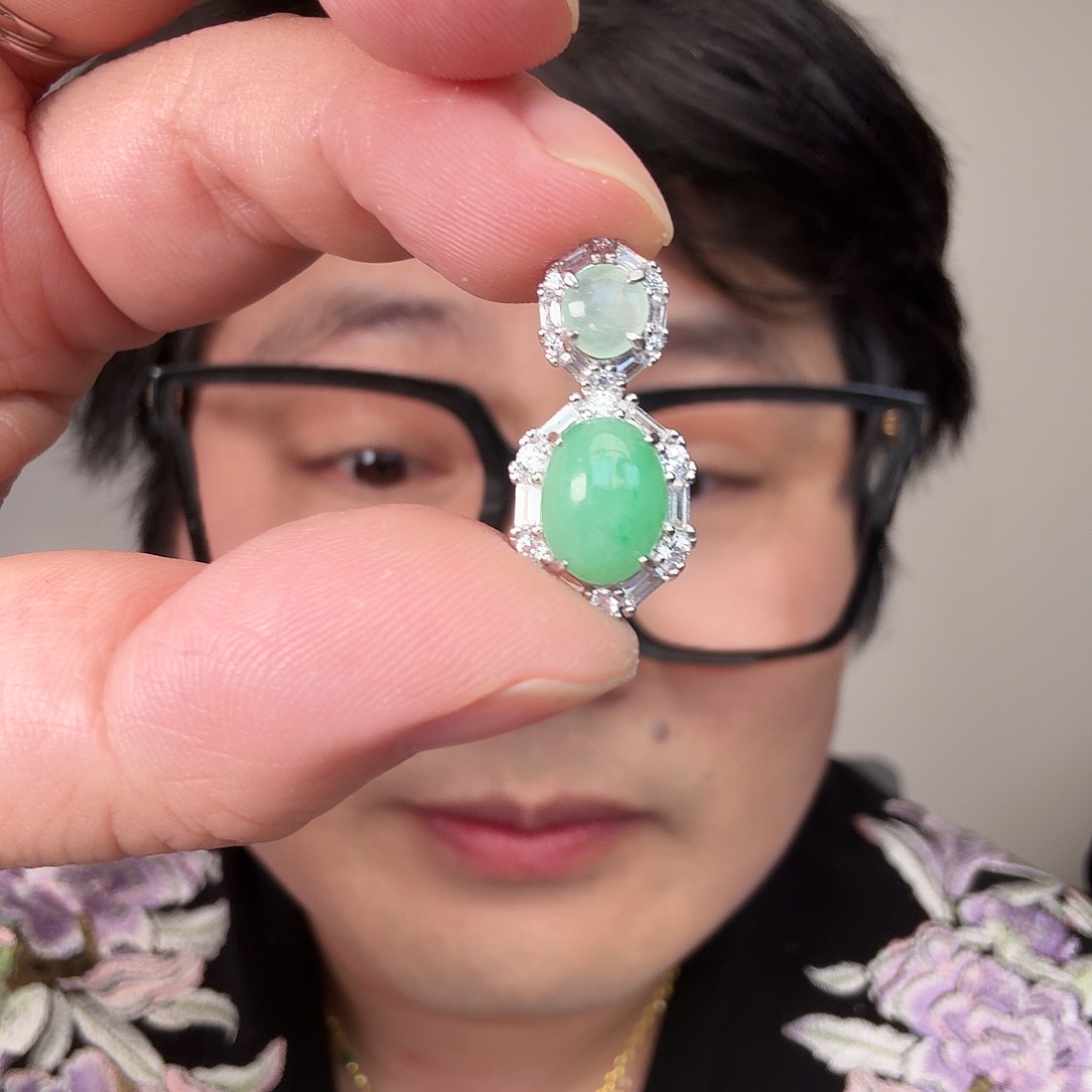 翡翠未镶嵌颈饰一件