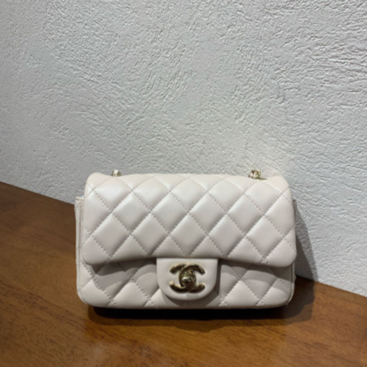 99新 Chanel/香奈儿 24K淡米色金扣羊小mini 时尚单肩斜挎包