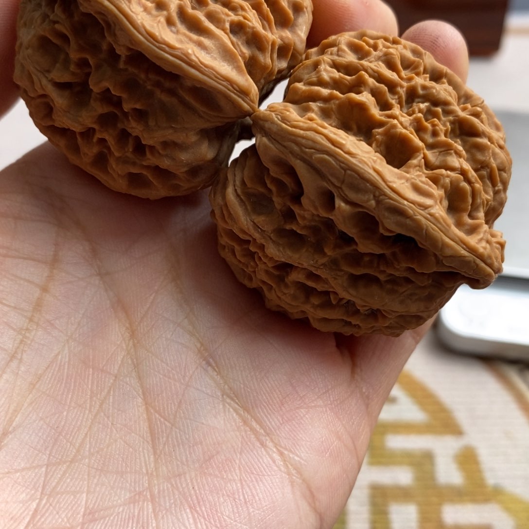 文玩核桃把件大*锤南疆石