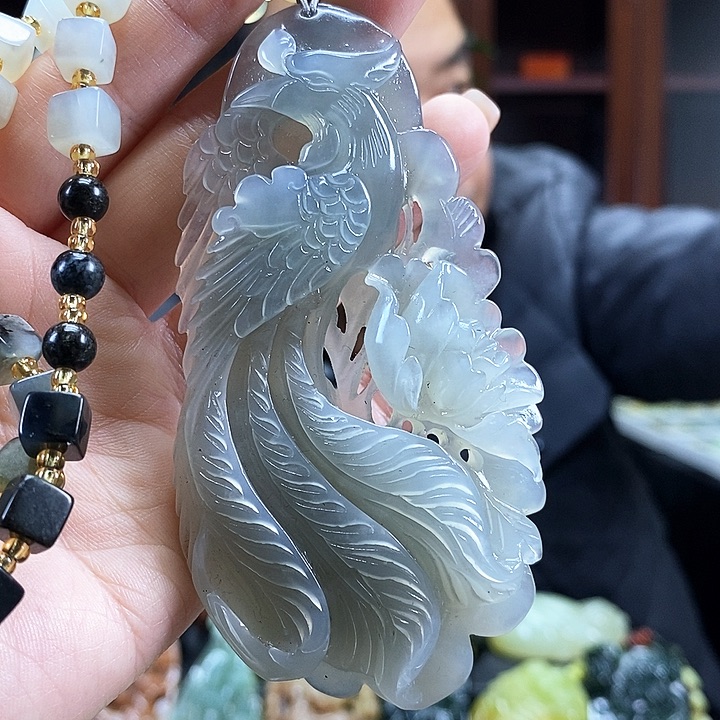 蛇纹石玉吊坠未镶嵌