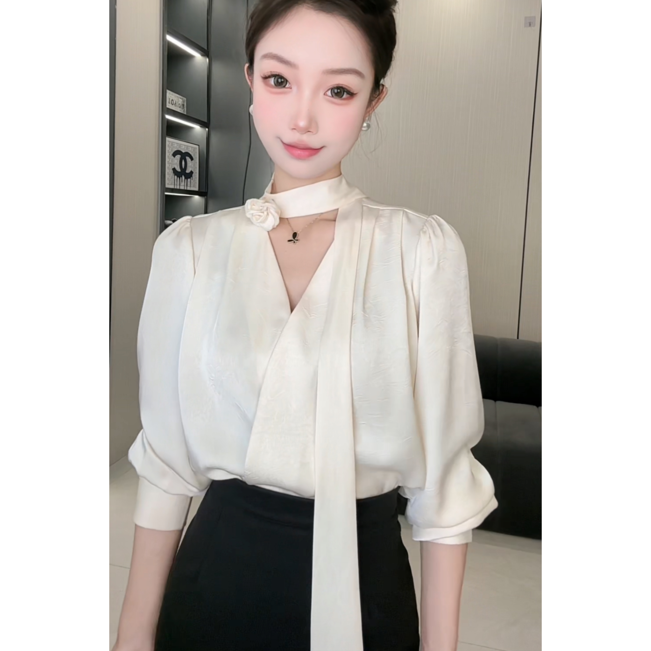 玫瑰胸花飘带衬衫女2025新款职业通勤法式气质V领长袖上衣