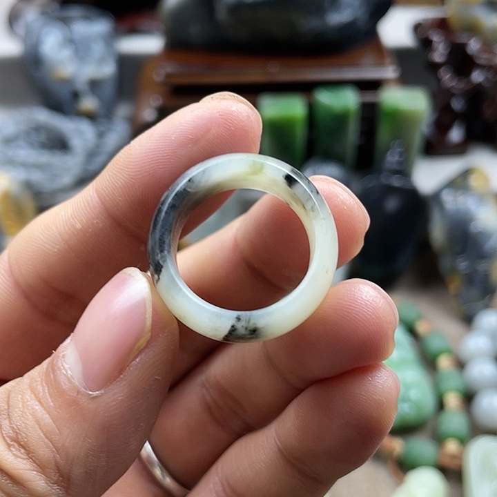 和田玉颈饰未镶嵌振*