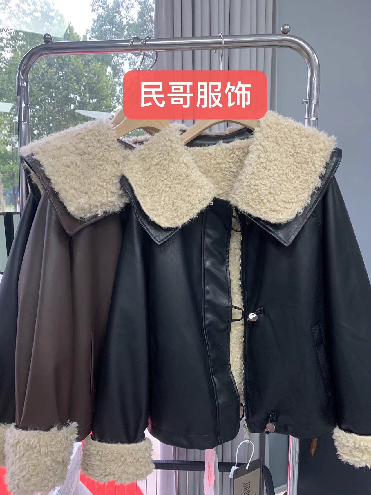 【民哥服饰】2025冬季新款双层领牛角扣加厚款外套